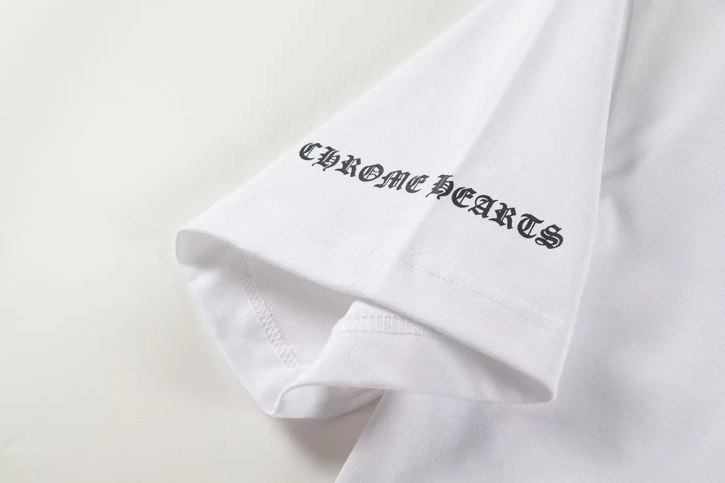 🅿️150 Style: 2025 new Croix Heart short-sleeved T-shirt Material: High version 300g double yarn combed cotton Size: S～XL Color: White Style number: Z006